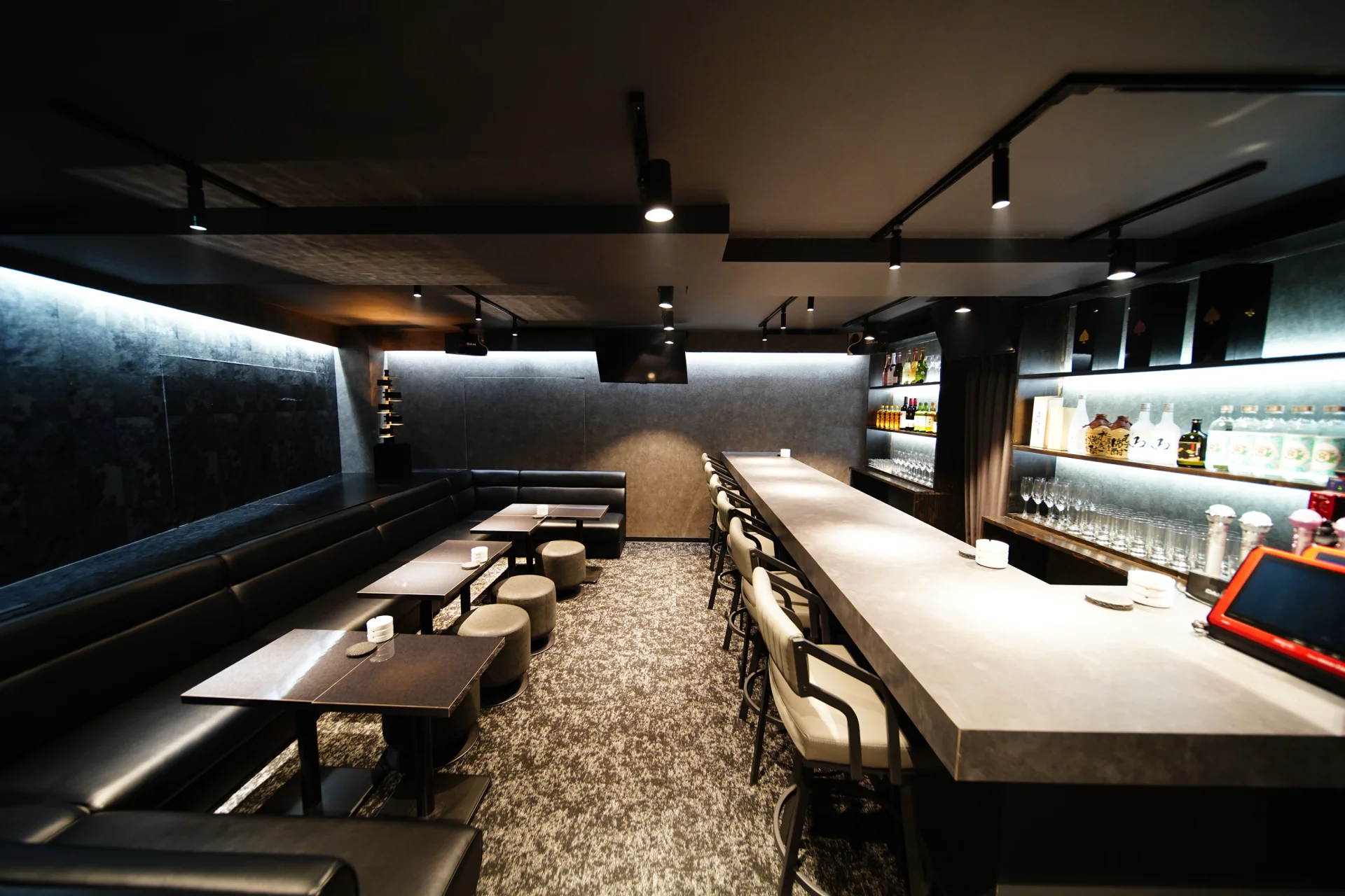 落ち着いた雰囲気とモダンデザインの融合。